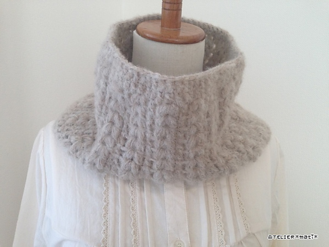 Fluffy puff stitch neck warmer