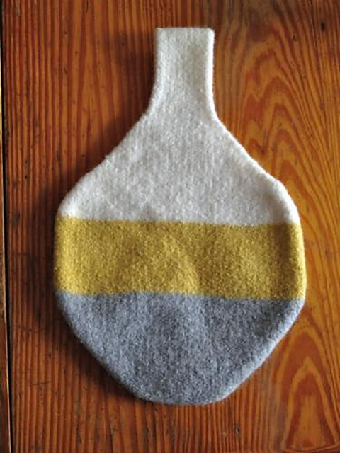p.68-69  Acorn bag of knit felting 編みフェルトのどんぐりバッグ