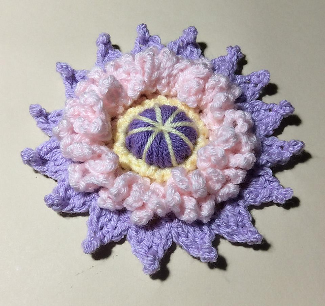 Freeform Button Flower Motif/Scrumble 2