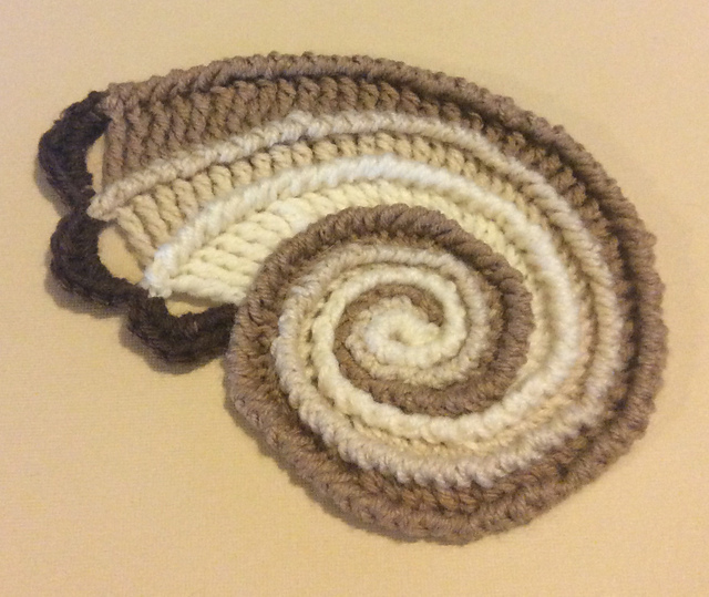 Freeform Three Color Spiral Motif