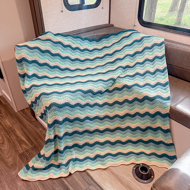 Sea Breeze Ripple Blanket