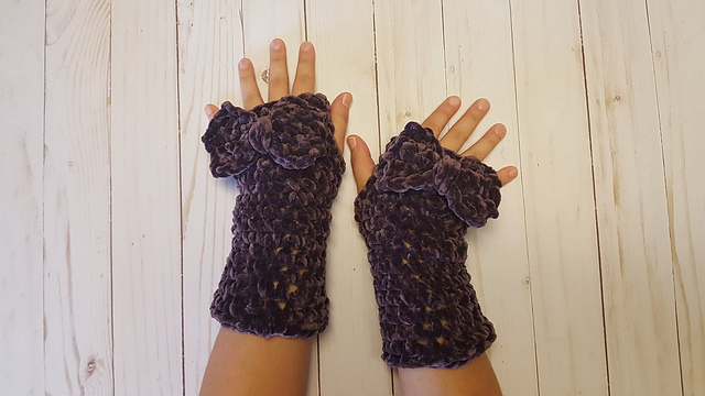 Velvety Bow Fingerless Gloves