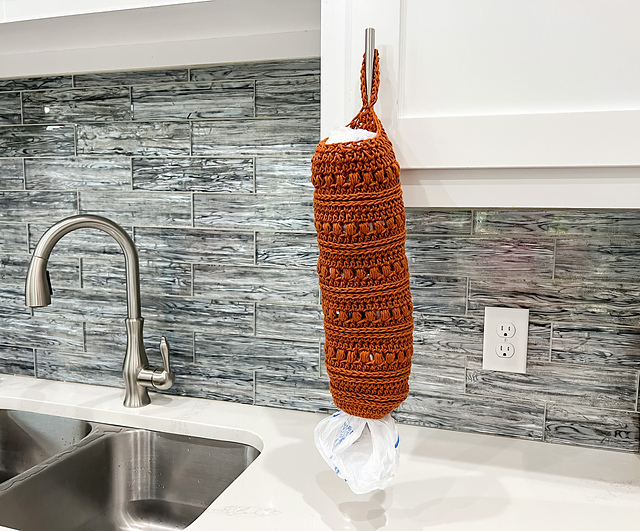Ravelry Plastic Grocery Bag Holder pattern by Kylee Keller