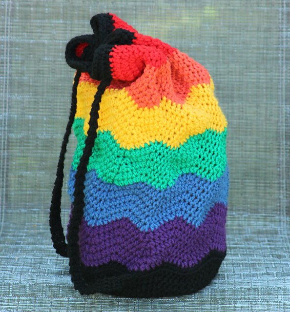 ravelry-rainbow-ripple-bag-pattern-by-kristen-lewis