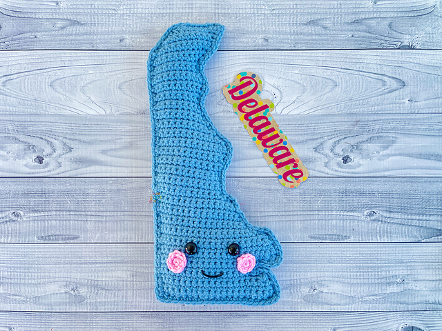 State of Delaware Kawaii Cuddler®