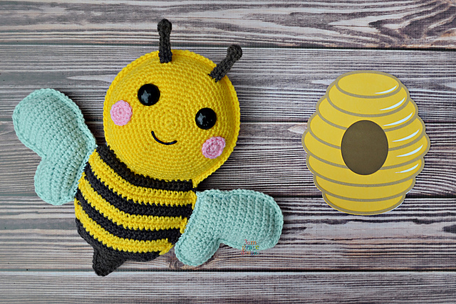 Bumblebee Kawaii Cuddler®