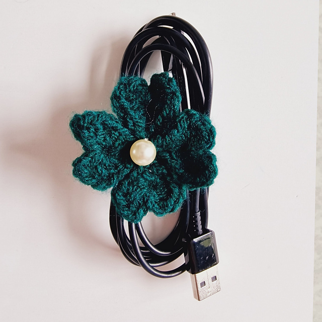 Clover Cable Yarn Tie