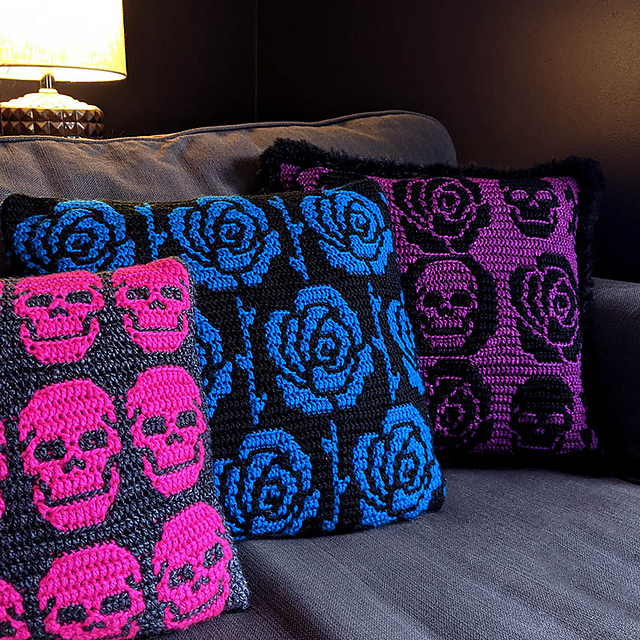 Ravelry: Skulls and Roses Pack pattern by Alexis Sixel