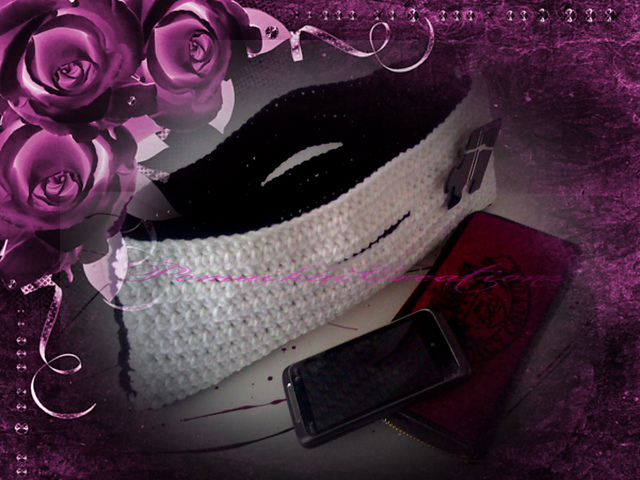 Yin/Yang crocheted purse
