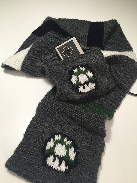 8-bit mushroom scarf