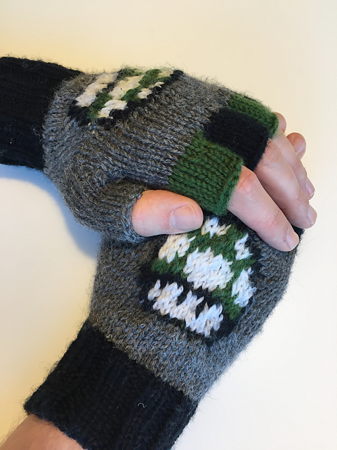 8-bit mushroom mittens