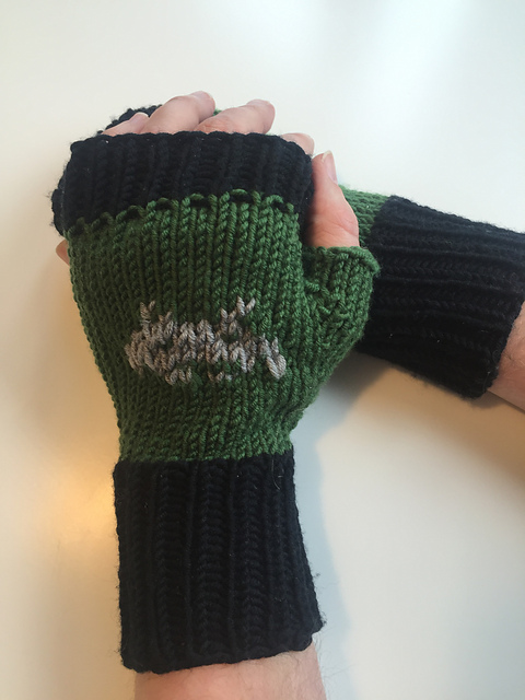 Space invaders mittens