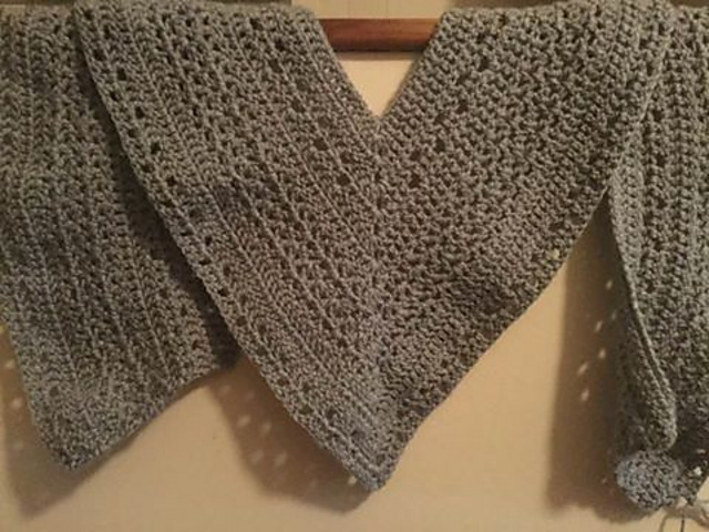 Ravelry: V-Neck Scarf pattern by Sandie Yorke