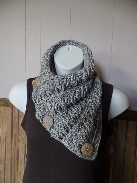 Gwenyth's Cable Stitch Button Cowl