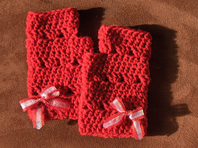 Shell Stitch Fingerless Gloves