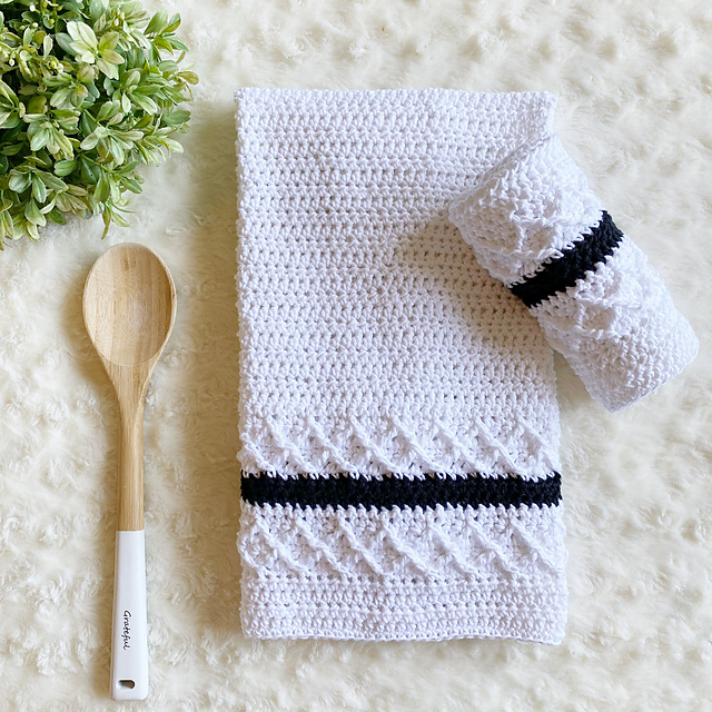 A Pineapple Kitchen Cloth Set