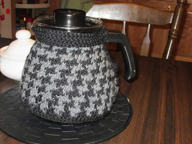 Houndstooth Pour-Over Coffee Cozy