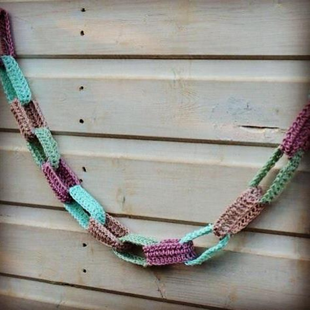Paper Chain - Crochet style