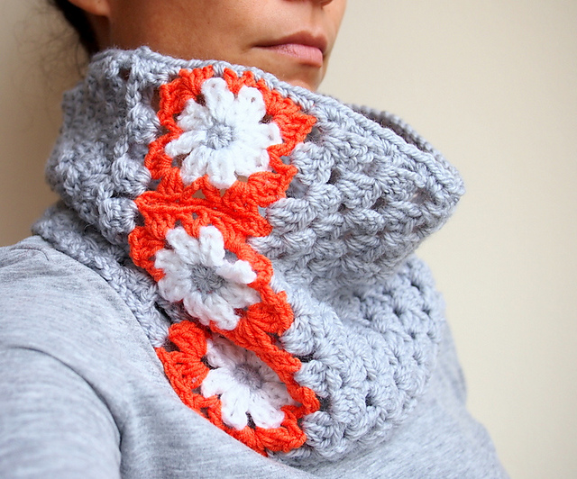 Granny square flower cowl