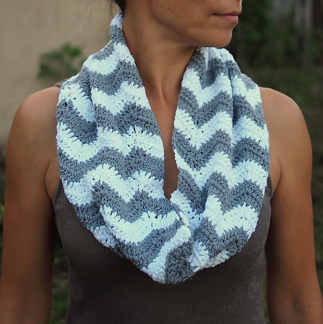 Chevron zig zag ripple infinity cirlce scarf
