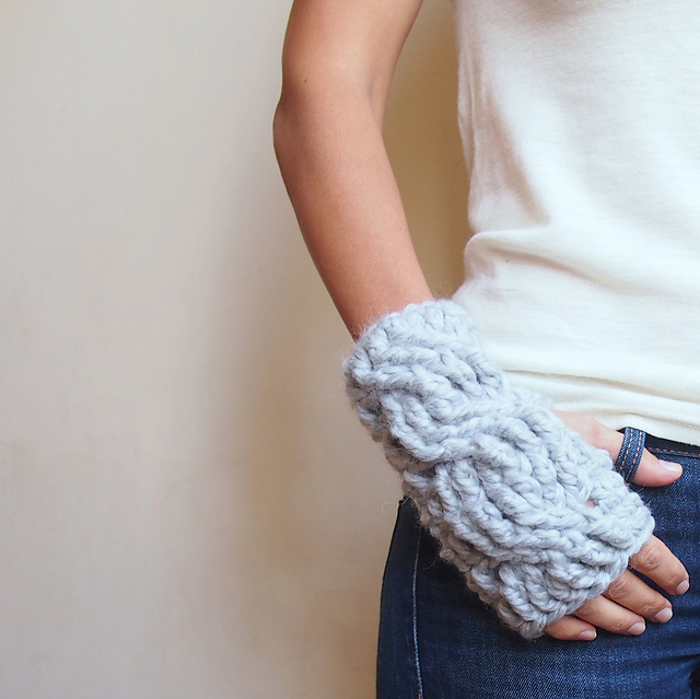 Bulky cable  "Very winter" fingerless mittens