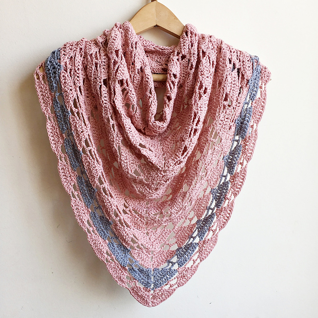 Arrow triangle shawl