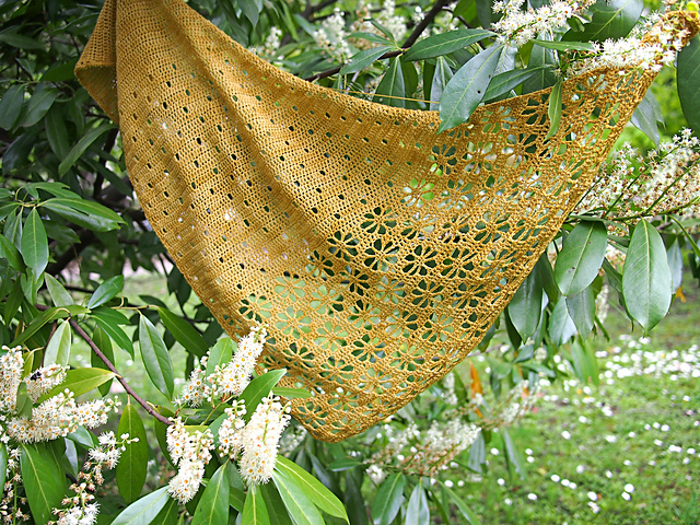 Falling blossoms shawl