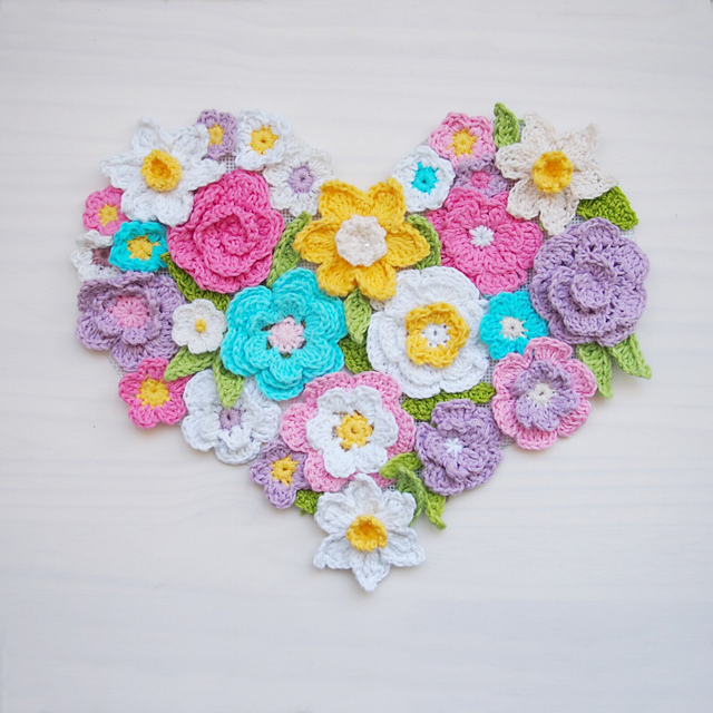 Flower heart wall decor
