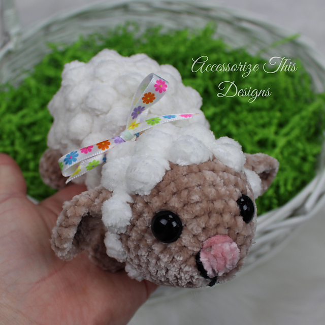 Pocket Pal Baby Lamb