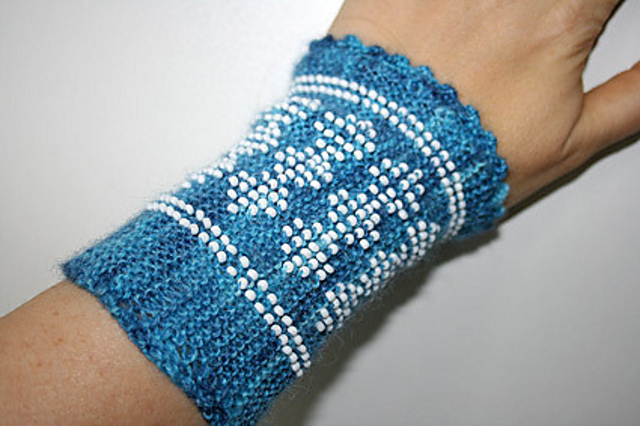 Beaded Wristwarmers (Greenland)