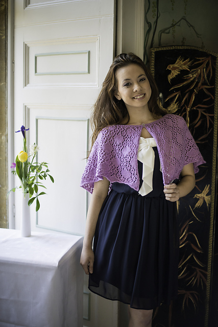 Amberley Lace Capelet