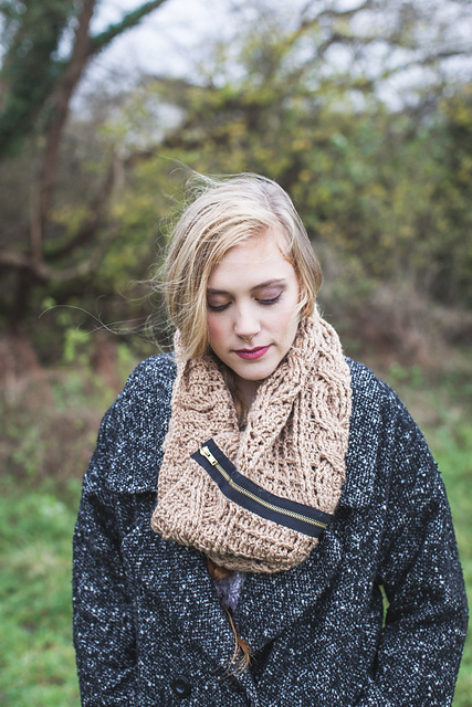 Toffee Apple Cowl