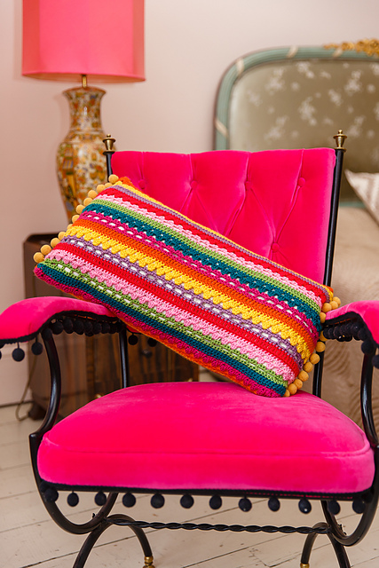 Pom-Pom Cushion