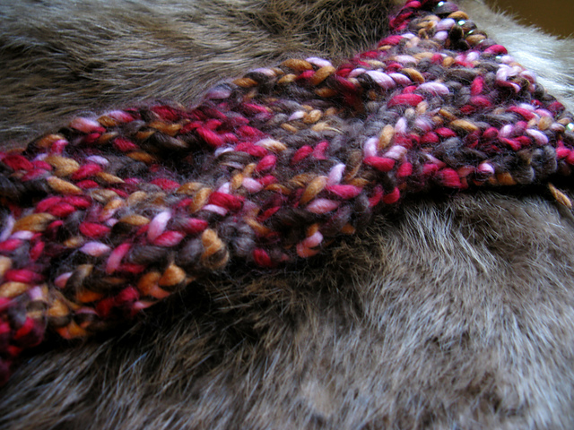 Ribbed Fox Cable