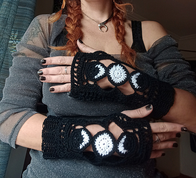 Three Moons Fingerless Gloves