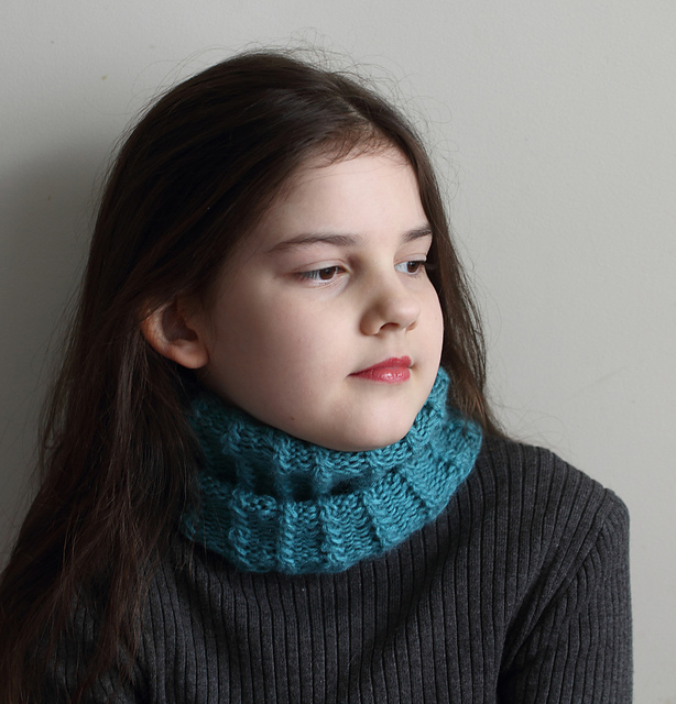 Wren Neck Warmer for Aran yarn