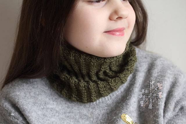 Wren Neck Warmer for DK