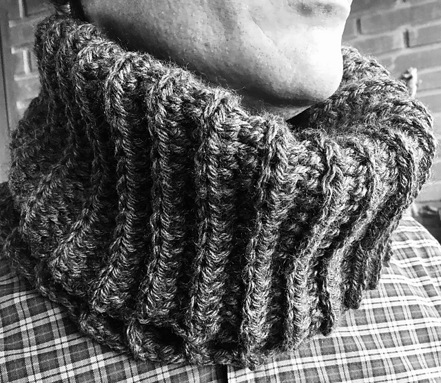 Brioche stitch reversible cowl