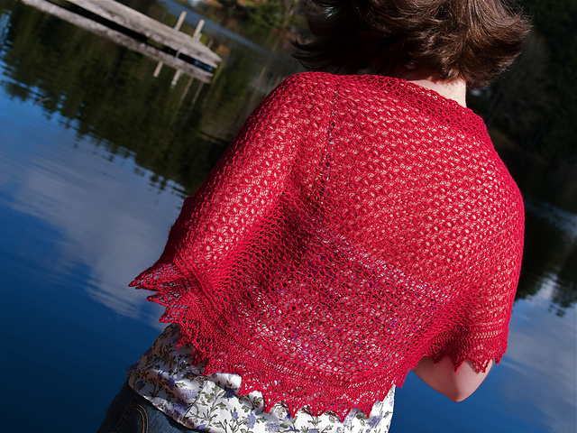 A Curved Shawl with Diamond Edging