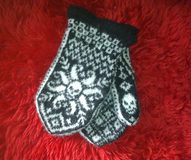 Tese's Deathflake Mittens