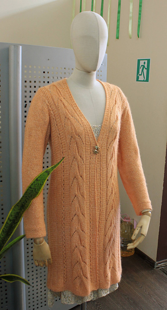 # 05 Longjacke mit Zopfbordüre
