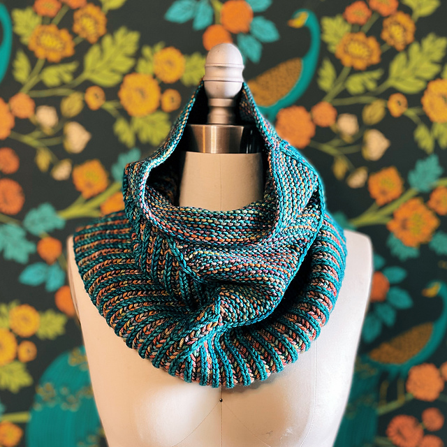 Brioche Pointe Cowl