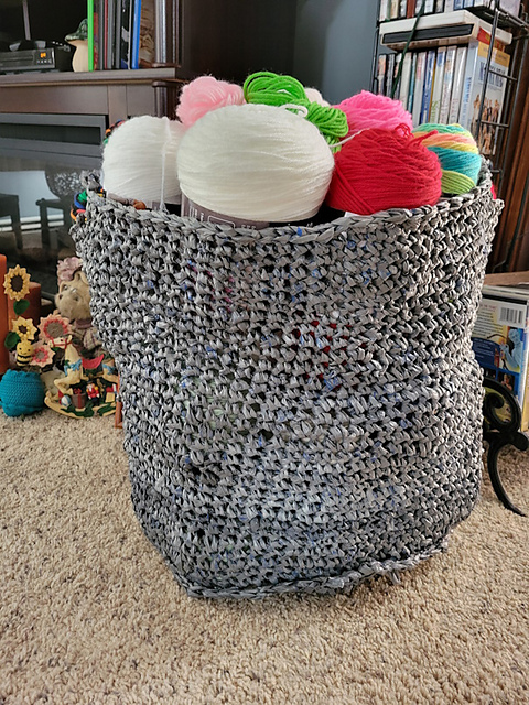 Large Plarn Basket