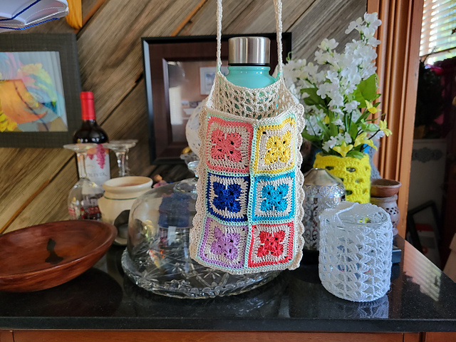 4 Shell Square Water Bottle Cellphone Purse