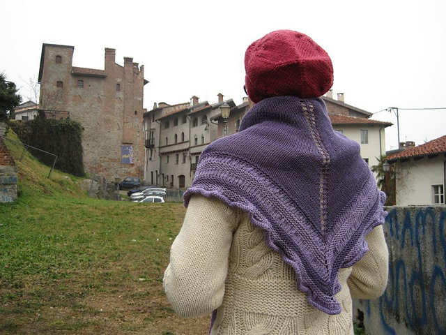 Ruches. An easy shawl