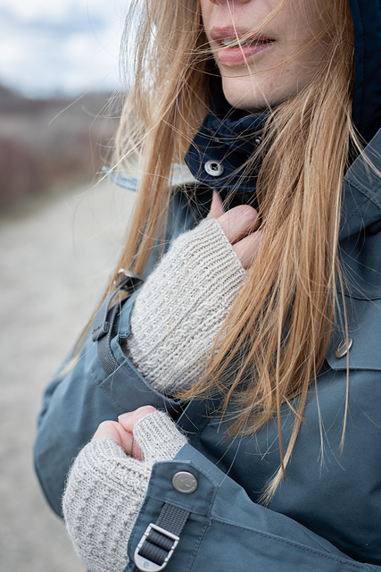 Colsie Mitts