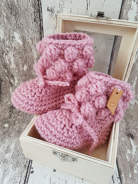 Baby booties bobble