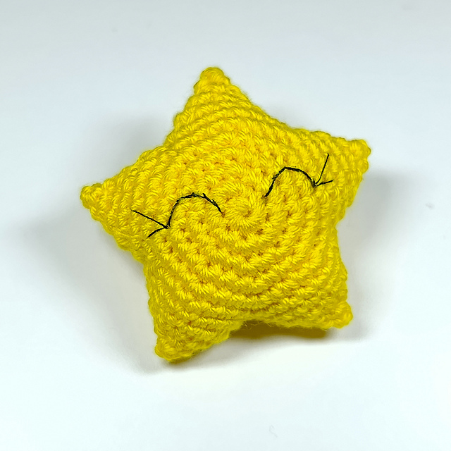 Sleepy Smiling Star Amigurumi