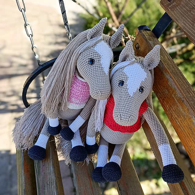 Large CUTE Horse