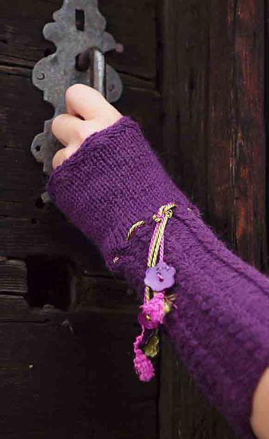 Cabled wristwarmers – B9-14d